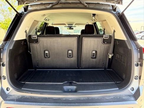 Used 2024 Nissan Pathfinder SV w/ Black Appearance Package image 15