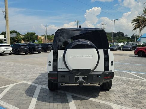 New 2026 Land Rover Defender 130 X-Dynamic SE AWD/4WD image 4