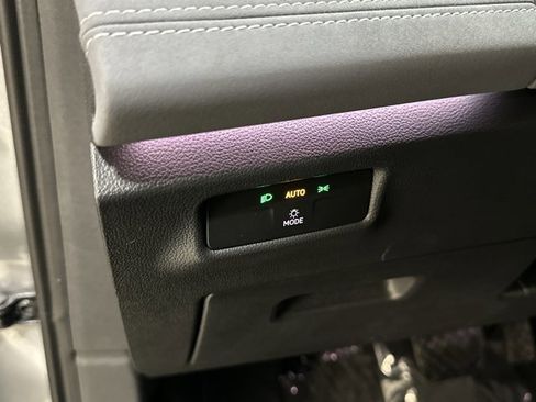 New 2026 Volkswagen Tiguan SE image 36