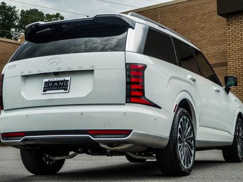 Used 2026 Hyundai Palisade Calligraphy FWD image 13