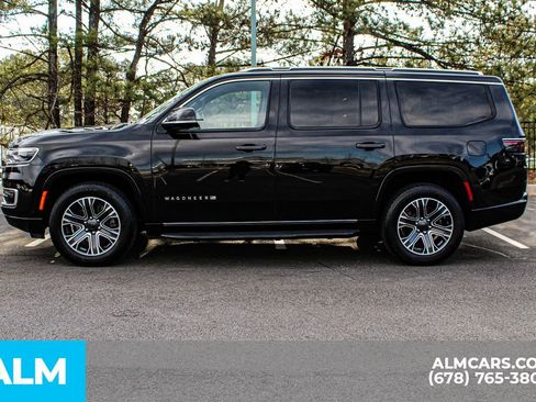 Used 2024 Jeep Wagoneer Series II w/ Flexible Seating Group image 7