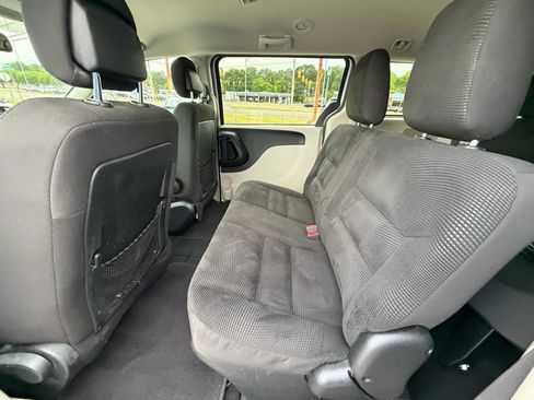 Used 2020 Dodge Grand Caravan SE FWD image 33