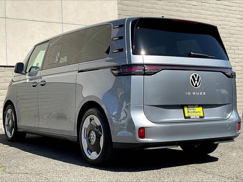 New 2025 Volkswagen ID. Buzz Pro S image 2