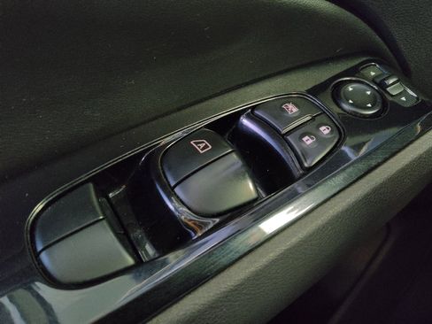 Used 2024 Nissan Altima 2.5 SR FWD image 27