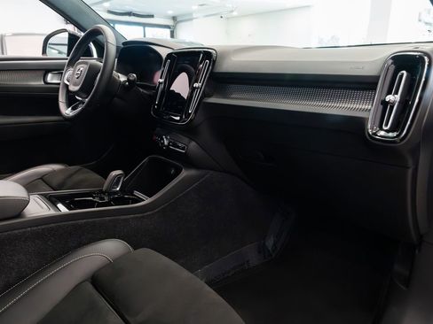 Used 2022 Volvo XC40 P8 Recharge Plus AWD/4WD image 25
