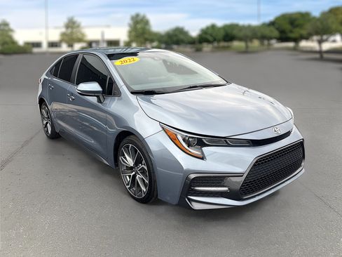 Used 2022 Toyota Corolla SE FWD image 2