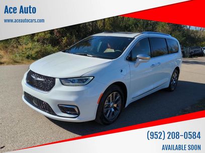 Used 2024 Chrysler Pacifica Pinnacle