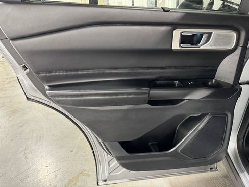 Used 2020 Ford Explorer Platinum w/ Premium Technology Package AWD/4WD image 28
