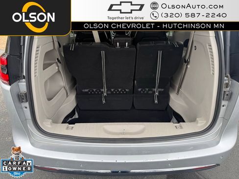 Used 2024 Chrysler Pacifica Touring-L image 16
