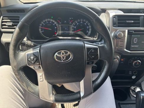 Used 2018 Toyota 4Runner SR5 Premium image 9