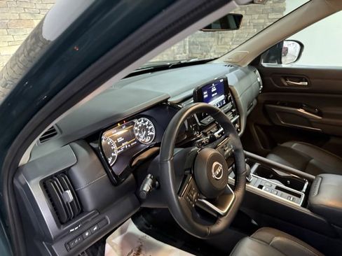 Certified 2024 Nissan Pathfinder SL w/ SL Premium Package image 13