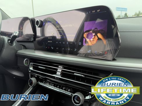 New 2025 Chevrolet Traverse LT image 15