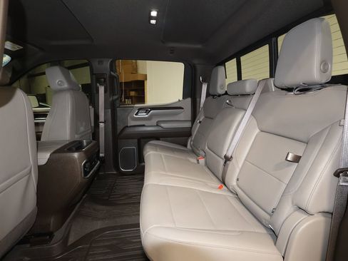 Used 2023 GMC Sierra 1500 SLT w/ SLT Premium Package image 25