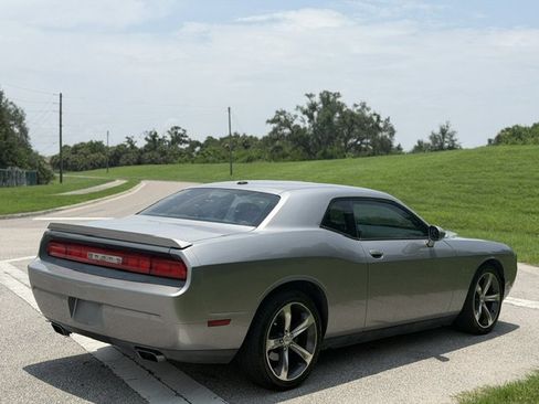 Used 2014 Dodge Challenger SXT RWD image 5
