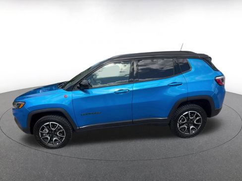 Used 2025 Jeep Compass Trailhawk image 9
