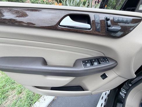 Used 2015 Mercedes-Benz ML 350 4MATIC w/ Premium 1 Package image 16