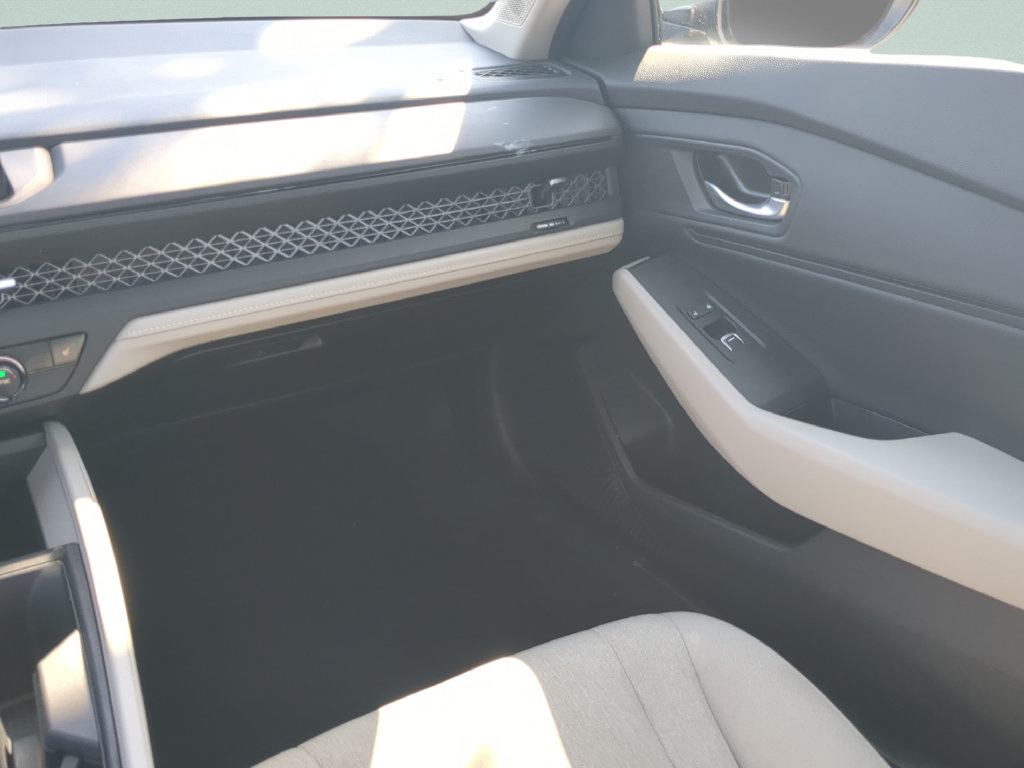Used 2025 Honda Accord SE image 15