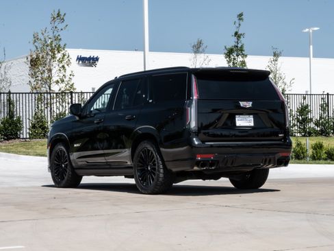 Used 2023 Cadillac Escalade V AWD/4WD image 7
