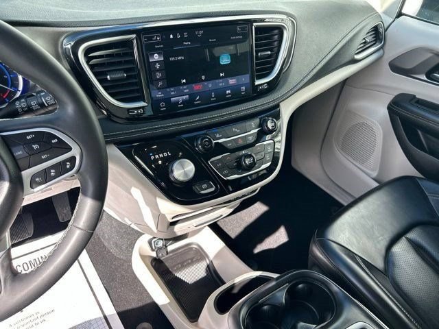 Used 2023 Chrysler Pacifica Touring-L FWD image 20