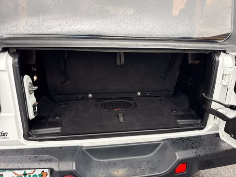 Used 2018 Jeep Wrangler Rubicon AWD/4WD image 29