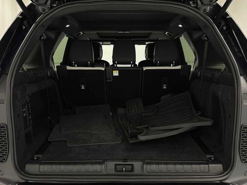 Used 2024 Land Rover Discovery Dynamic SE image 45