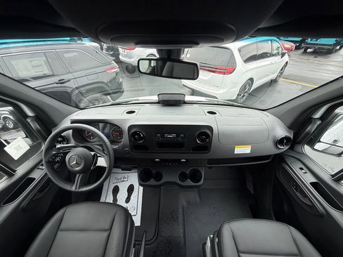 Used 2025 Mercedes-Benz Sprinter 2500 image 20