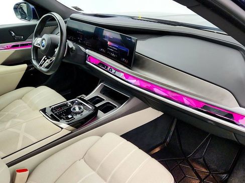 Used 2023 BMW 760i xDrive image 24