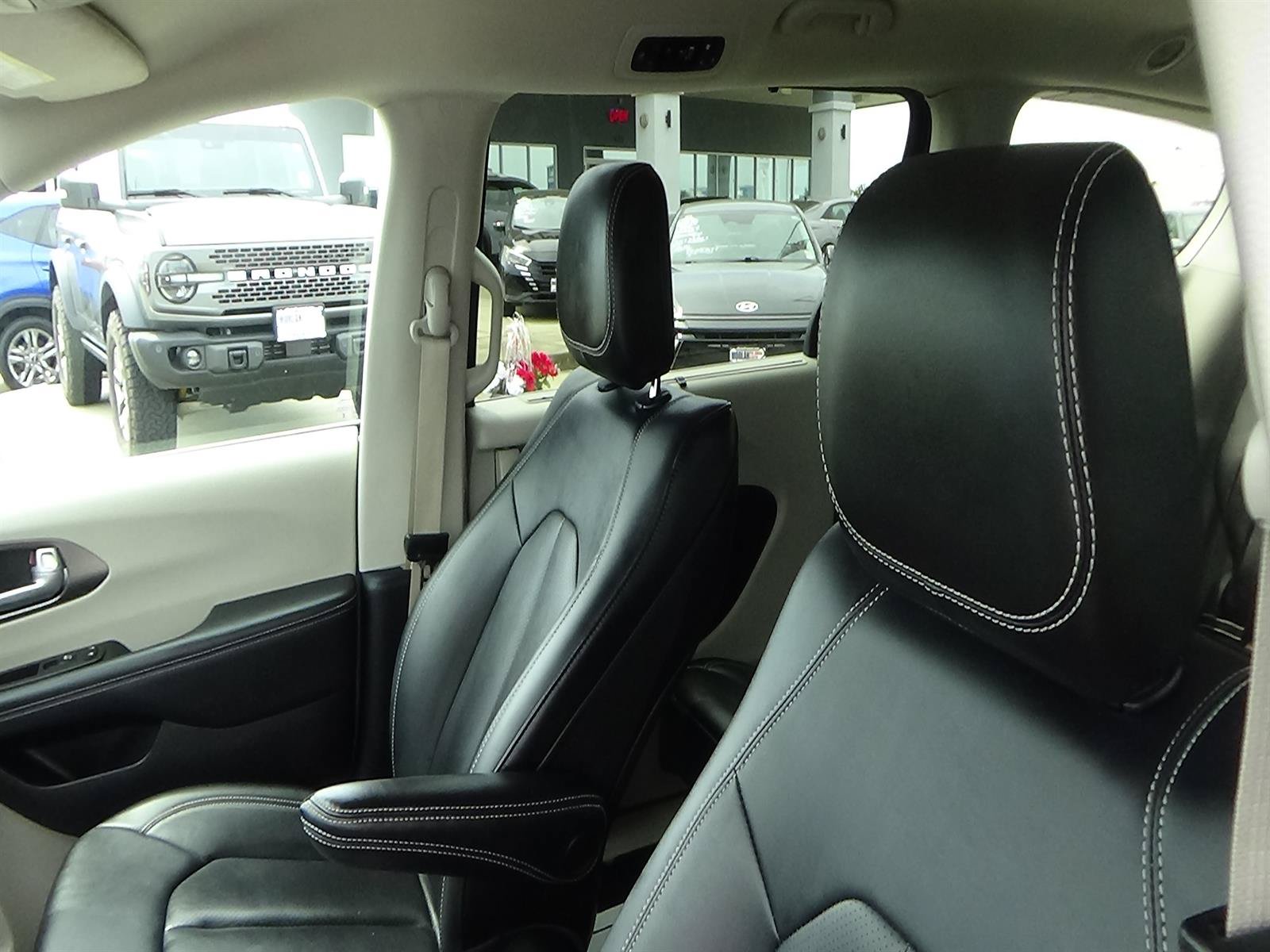Certified 2024 Chrysler Pacifica Touring-L FWD image 16