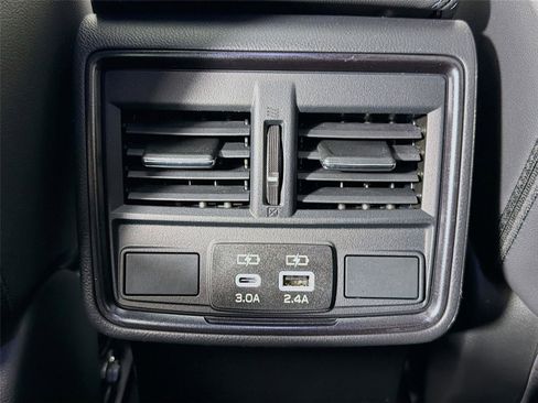 Used 2025 Subaru Forester Limited image 25