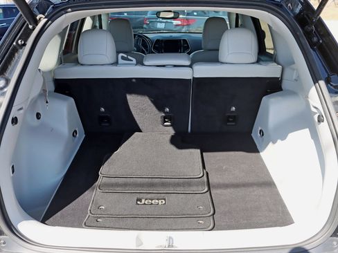 Used 2019 Jeep Cherokee Limited image 35