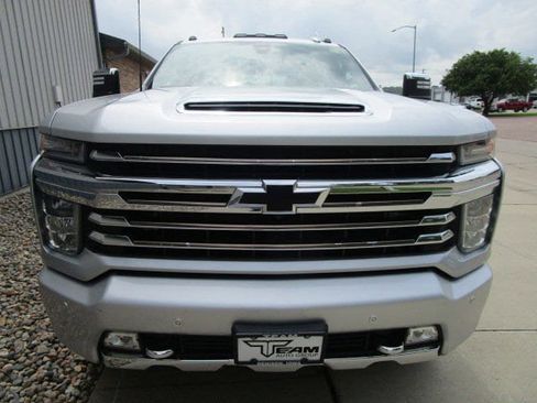 Used 2022 Chevrolet Silverado 2500 High Country w/ Z71 Off-Road Package image 2
