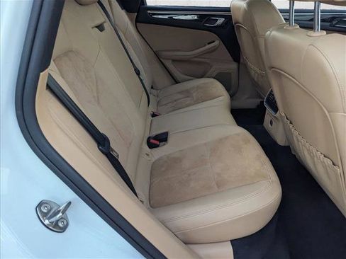 Used 2018 Porsche Macan image 20
