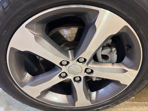 Used 2023 Jeep Grand Cherokee 4WD 4xe w/ Luxury Tech Group II image 34