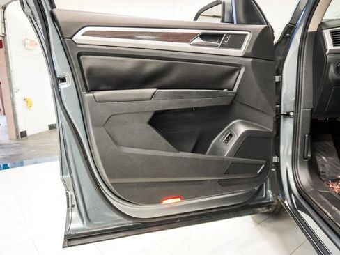 Used 2019 Volkswagen Atlas SE w/ Towing Package FWD image 17