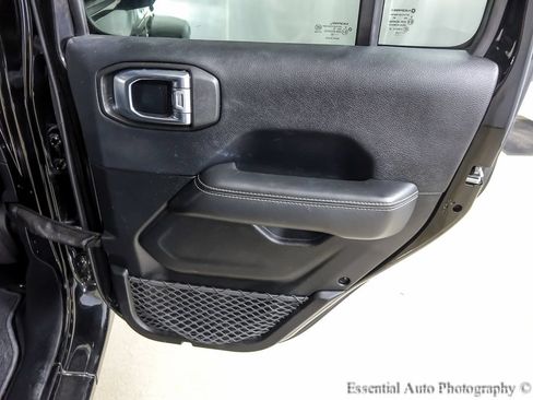Used 2018 Jeep Wrangler Unlimited Sahara AWD/4WD image 22