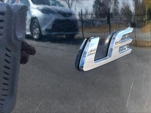 Used 2021 Toyota Corolla LE image 9