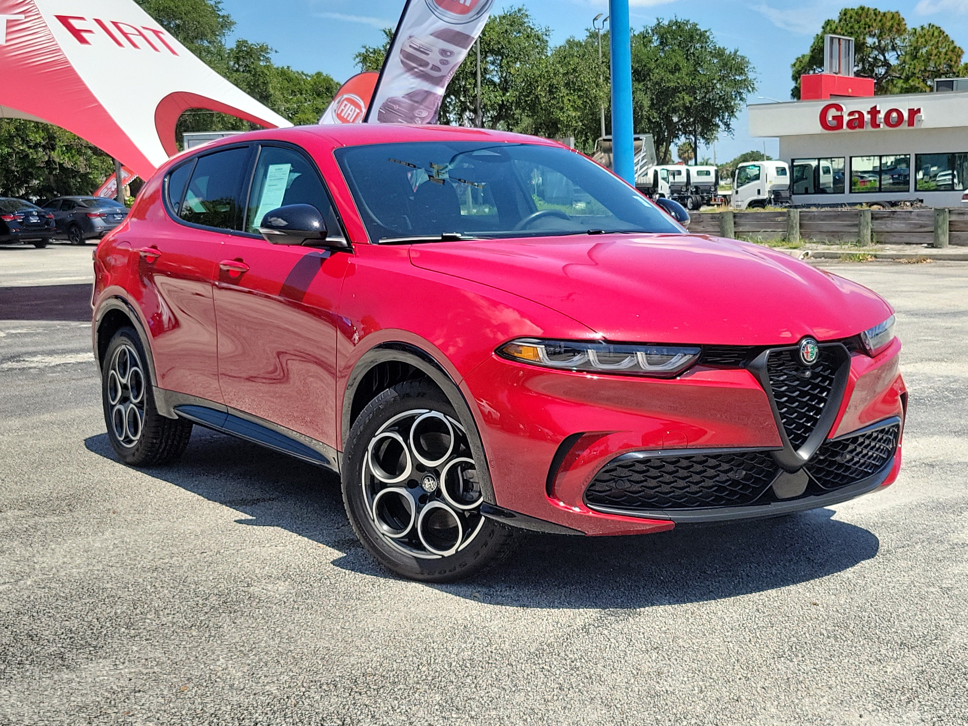Used 2025 Alfa Romeo Tonale w/ Premium Package AWD/4WD image 1