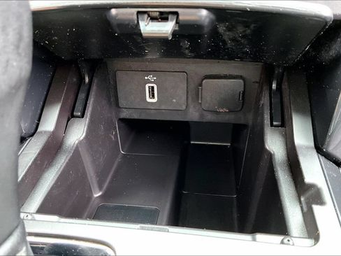 Used 2017 Ford Explorer XLT w/ Equipment Group 202A FWD image 26