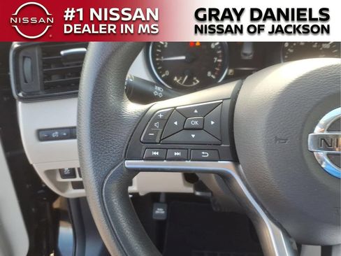 Used 2017 Nissan Rogue Sport SV FWD image 13
