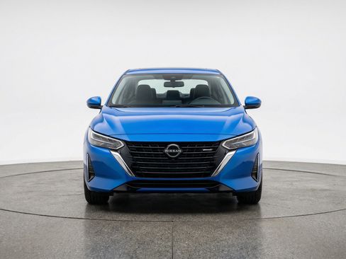Used 2025 Nissan Sentra SV image 2