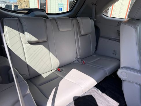 Used 2015 Toyota Highlander Limited Platinum FWD image 16