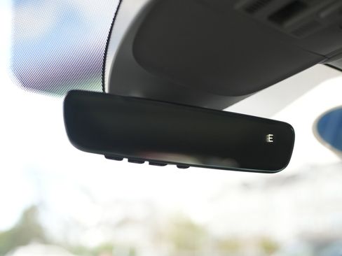 Used 2025 Volkswagen Taos SE w/ Panoramic Sunroof Package image 29