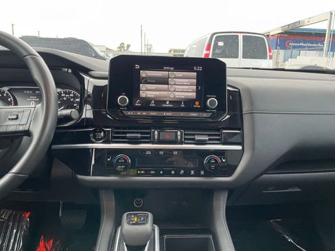 Used 2025 Nissan Pathfinder SV image 17