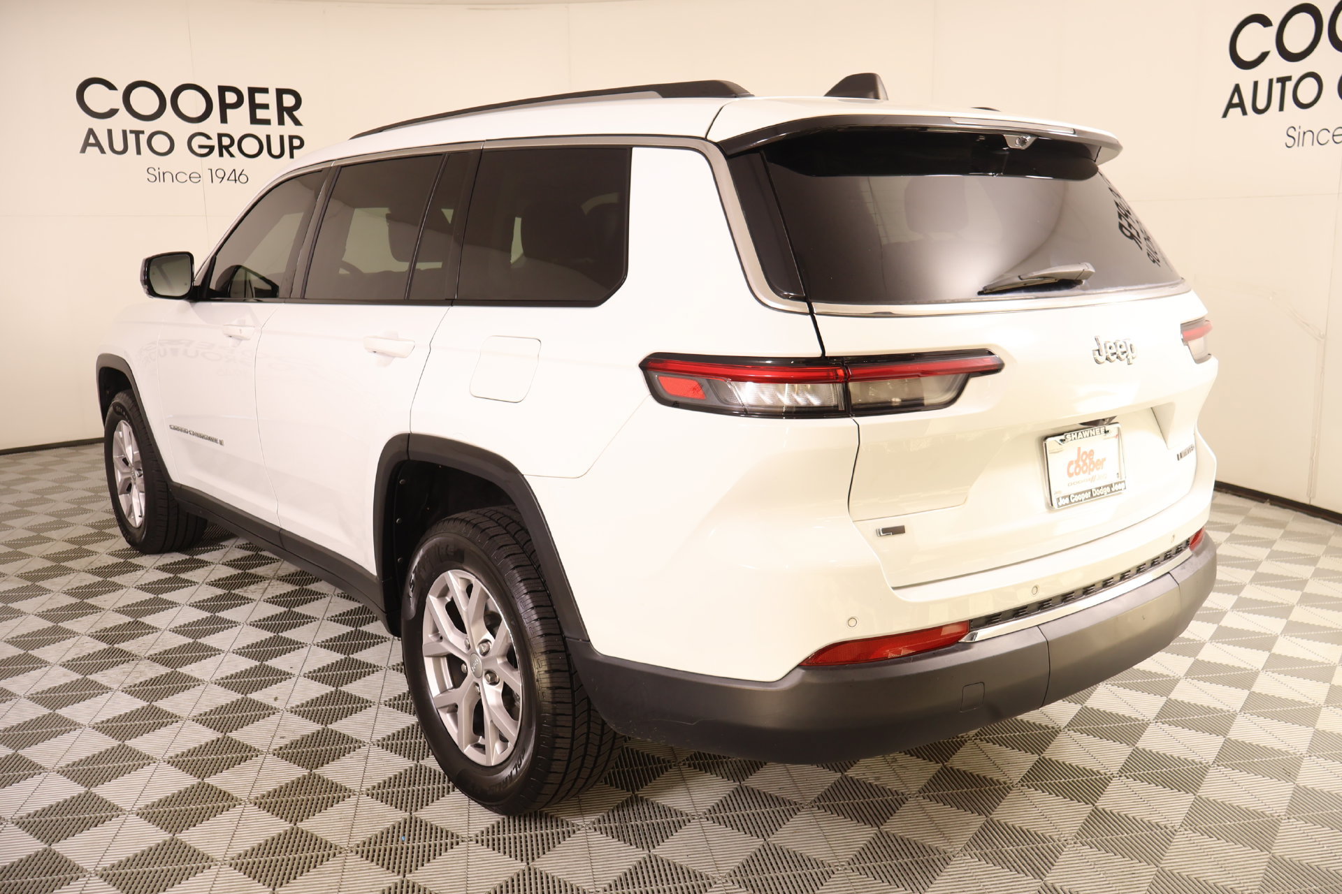 Used 2022 Jeep Grand Cherokee L Limited w/ Luxury Tech Group II RWD image 26