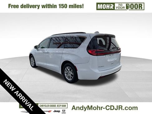 Used 2022 Chrysler Pacifica Touring-L image 4