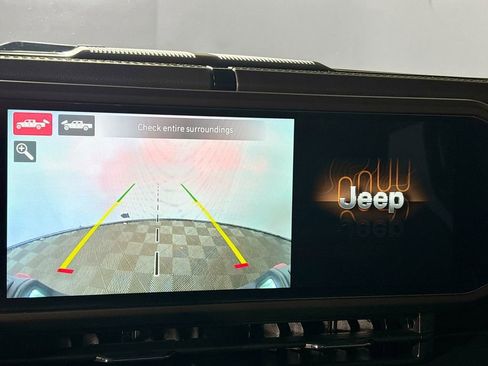 Used 2024 Jeep Gladiator Rubicon w/ Technology Group image 17