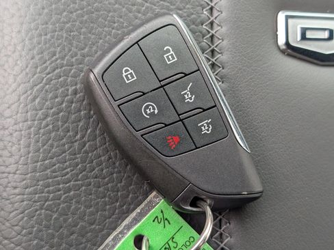 Used 2025 GMC Yukon Denali w/ Advanced Technology Package AWD/4WD image 32