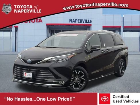 Certified 2025 Toyota Sienna Platinum image 1