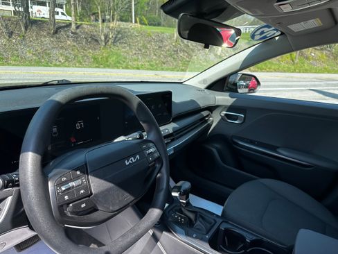 Used 2025 Kia K4 FWD image 21