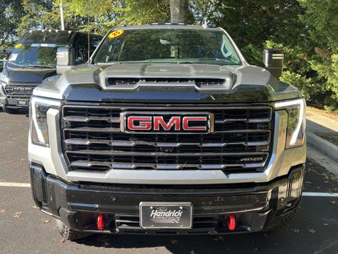 Used 2025 GMC Sierra 2500 AT4X image 3